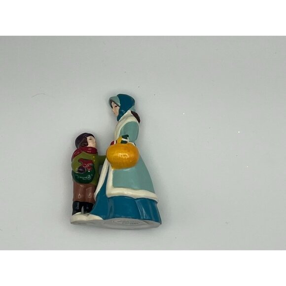 Avon McConnell’s Corners Christmas 1982 Figurine Woman & Child Vintage Japan 5” - Picture 3 of 7